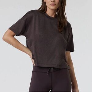 Vuori Sangria heather energy Tee size small New with tags